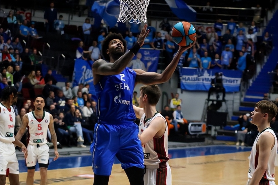 定的特点的, 日本联赛, 出生于