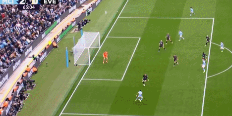 到全场结束, 哈兰德门前